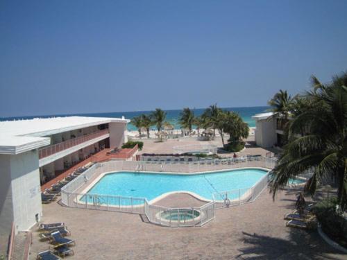 Sahara Beach Club Sunny Isles Beach Bagian luar foto